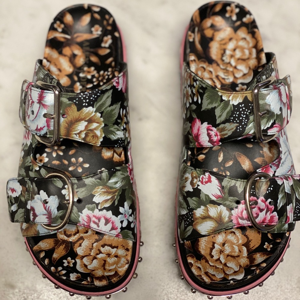 💯Authentic Alexander McQueen floral stud slides size 7